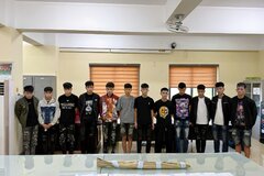 Tạm giữ hình sự 12 đối tượng mang hung khí đuổi đánh nhau khiến một người tử vong