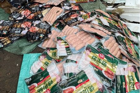 Hà Nội: Phát hiện gần 1,7 tấn xúc xích không rõ nguồn gốc