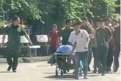 Điều tra vụ nam sinh lớp 12 bị bạn cùng trường đâm tử vong
