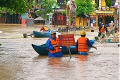 Tập trung ứng phó khẩn cấp, khắc phục hậu quả mưa lũ lớn tại khu vực Trung Bộ