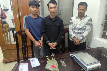 Bắt quả tang 3 đối tượng tàng trữ ma túy để sử dụng