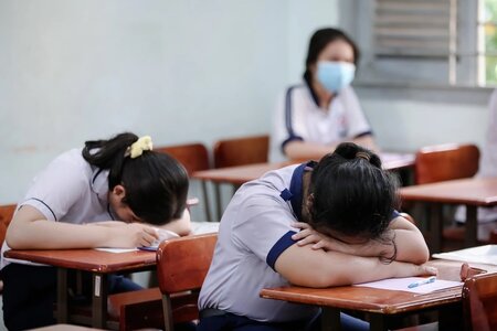 Từ 15/12, phụ huynh cưỡng ép con học tập quá sức bị phạt tới 10 triệu đồng