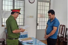 Khởi tố đối tượng dụ dỗ bé gái 13 tuổi vào nhà nghỉ để xâm hại