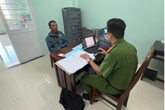 Khởi tố đối tượng dùng dao chém hàng xóm vì hát karaoke quá giờ quy định