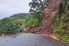 Tập trung ứng phó mưa lũ, đặt nhiệm vụ bảo đảm an toàn tính mạng cho Nhân dân lên trên hết, trước hết
