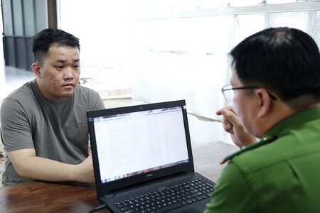 Bắt tạm giam quản lý và nhân viên nhà nghỉ chứa mại dâm