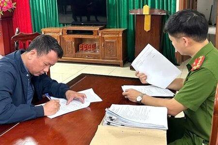 Khởi tố, bắt tạm giam nguyên cán bộ địa chính xã vì nhận hối lộ