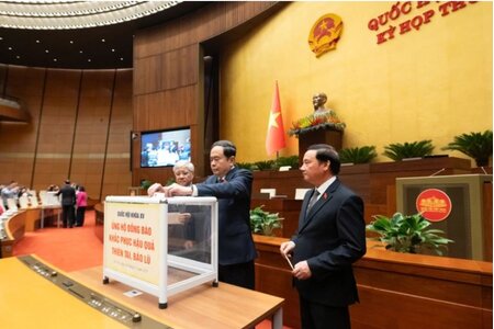 Bão lũ, thiên tai ác liệt đến đâu cũng qua đi, nhưng tình đồng chí, nghĩa đồng bào mãi còn ở lại