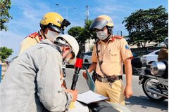 Quy định mới: Cá nhân vi phạm hành chính có thể bị cưỡng chế khấu trừ 30% lương và 50% thu nhập