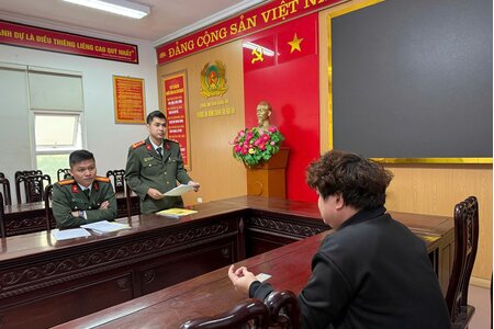 Nam thanh niên bị xử phạt vì chuyển cuộc gọi đòi nợ đến đường dây nóng Bộ Công an