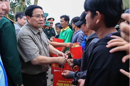 Khẩn trương khắc phục hậu quả do lũ lụt, nhanh chóng khôi phục sản xuất, ổn định đời sống Nhân dân