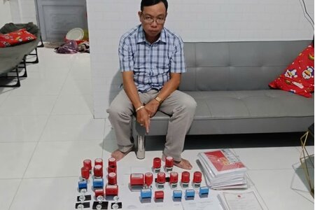 Tạm giữ đối tượng làm giả con dấu, tài liệu của cơ quan, tổ chức