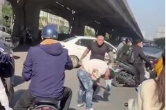 Tạm giữ hình sự tài xế đánh người sau va chạm giao thông