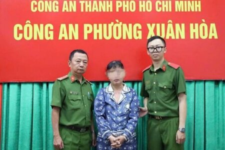 Tạm giữ người giúp việc trộm vàng của chủ nhà giấu trong bồn vệ sinh