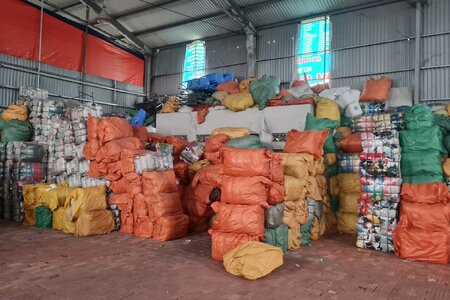 Phát hiện hơn 94 tấn quần áo cũ không rõ nguồn gốc ở Hải Phòng
