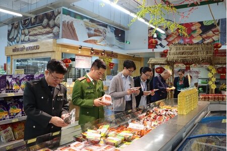 Bộ Y tế yêu cầu tăng cường kiểm tra, xử lý vi phạm an toàn thực phẩm dịp Tết