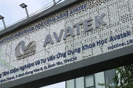 Sau lưng người chồng/vợ...