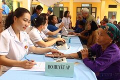 Người từ 75 tuổi hưởng hưu trí được BHYT chi trả 100% chi phí khám, chữa bệnh