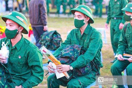 Sinh viên hết thời gian khóa học nhưng còn nợ môn có được tạm hoãn nghĩa vụ quân sự?