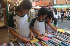 Đường sách và... đọc sách