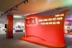 Nhìn lại lịch sử vẻ vang của Đảng thông qua triển lãm các kỳ Đại hội