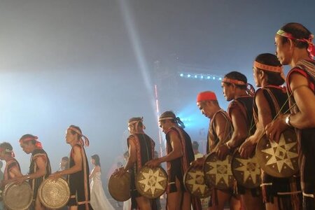 Tản mạn chuyện làng và chiêng Tây Nguyên