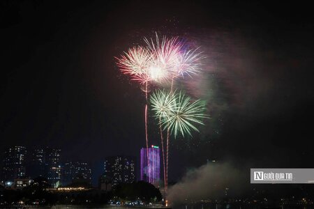 Mãn nhãn màn pháo hoa chào đón năm Bính Ngọ 2026