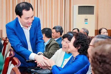 Người dân thấy ấm lòng tại buổi tiếp xúc cử tri của ứng cử viên Vũ Văn Tiến