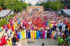 Nhân sự kiện áo dài nhớ...áo dài…