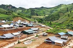 Nhà ở có nguy cơ sạt lở do thiên tai, người dân được hỗ trợ, tái định cư ra sao?