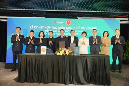 VPBank hợp tác Cục Thuế, hỗ trợ 5,4 triệu hộ kinh doanh chuyển đổi từ thuế khoán sang kê khai