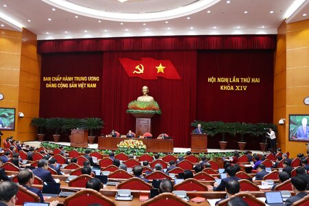 Thông cáo báo chí ngày làm việc thứ nhất Hội nghị Trung ương 2 khoá XIV