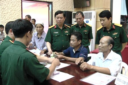 Phục vụ Quân đội trên 16 năm có được hưởng trợ cấp hằng tháng không?