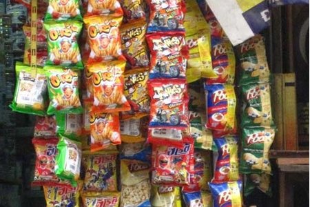Người Việt chi 8.000 tỉ đồng ăn snack trong năm 2017