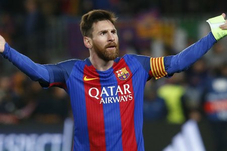 Thành bàn trong mưa, Messi tiếp tục phá kỷ lục vĩ đại của Gerd Muller
