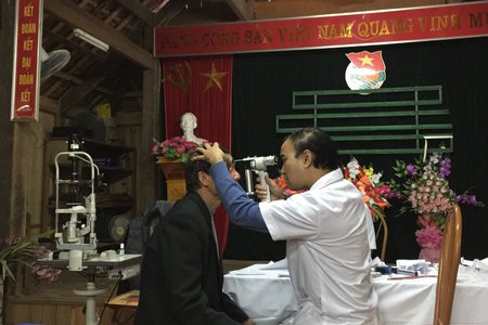 Ấm áp chương trình thiện nguyện của các bác sĩ bệnh viện Mắt Hà Đông