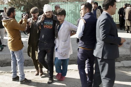 Đánh bom tự sát ở thủ đô Afghanistan khiến ít nhất 95 người chết