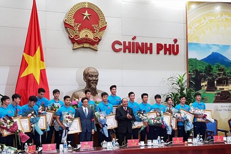 Thủ tướng trao Huân chương Lao động hạng Nhất cho U23 Việt Nam