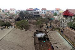 Nhà cửa tan hoang, vỏ đạn vương vãi sau vụ nổ kho phế liệu ở Bắc Ninh