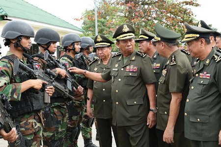 Trung Quốc cung cấp xe quân sự cho Campuchia