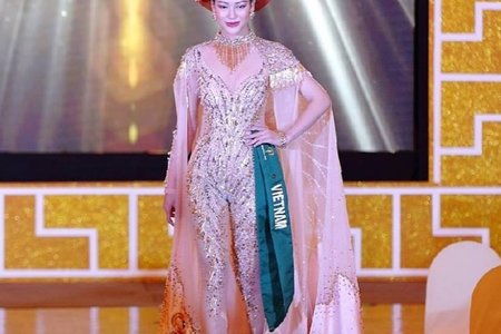 Á hậu Phương Khánh giành huy chương vàng phần thi trang phục dân tộc 