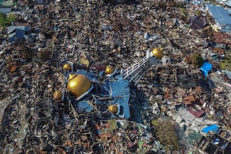 Mặt đất hóa lỏng sau thảm họa kép, dân Indonesia hoảng loạn tháo chạy