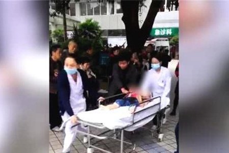 Hé lộ nguyên nhân người phụ nữ cầm dao tấn công 14 học sinh bị thương