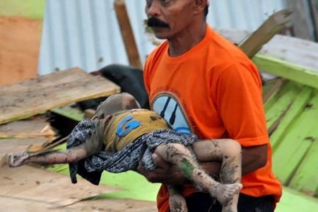 Những hình ảnh đau lòng sau thảm họa kép ở Indonesia