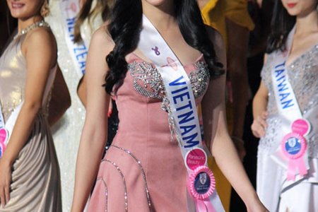 Gu thời trang sành điệu, tinh tế của Thùy Tiên ở Miss International