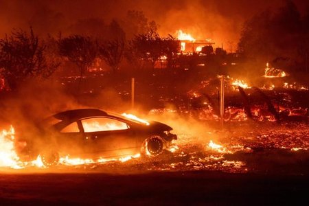Cháy rừng ở Mỹ, 9 người thiệt mạng, một thị trấn bị thiêu rụi