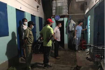 Sài Gòn: Tài xế GrabBike chết bất thường cạnh vũng máu trong phòng trọ