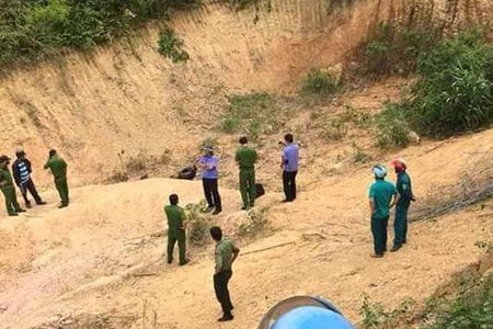 Đắk Lắk: Phát hiện thi thể cháy sém dưới hố sâu