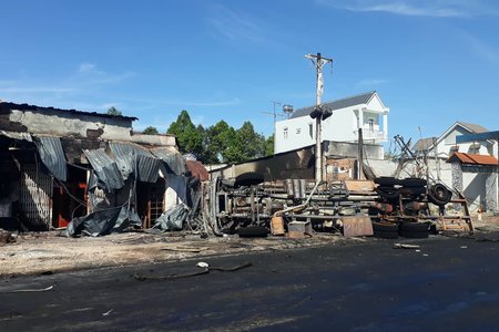 Xác minh danh tính các nạn nhân trong vụ cháy xe xăng ở Bình Phước