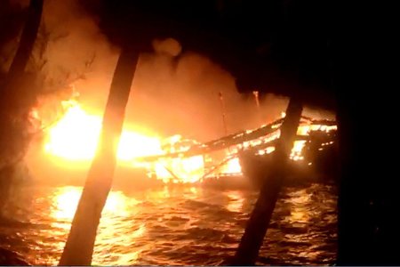 Quảng Nam: Cháy tàu cá gần 10 tỷ trong đêm